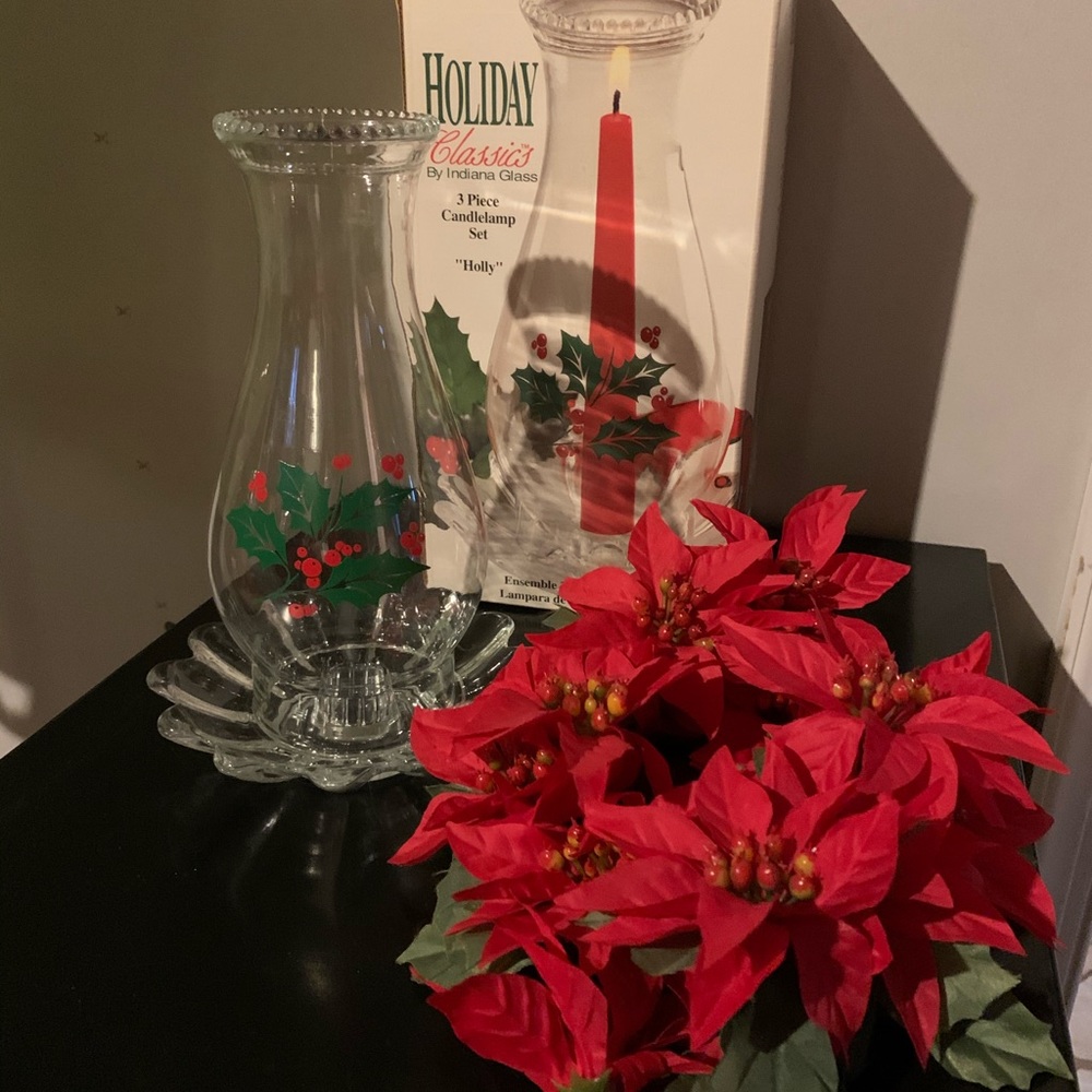 Holiday Classics 3 Piece Holly Candlelamp Set